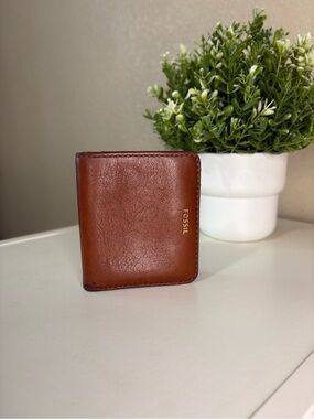 Vintage Fossil Brown Leather Small Bifold Wallet Zip Pocket ID Window